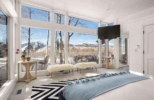 Starwood House | Relax and Unwind at the Stunning Aspen Oasis with 180’ views