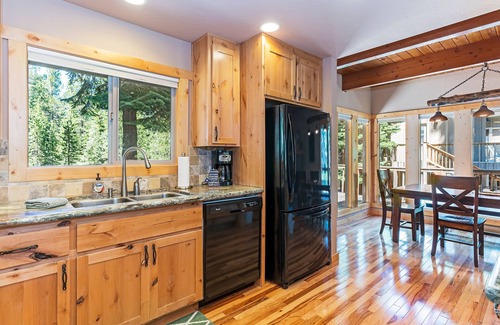 Truckee Cabin | Relax and unwind between the pines in this dog friendly rental!