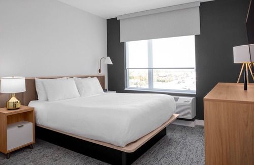 Clearwater Hotel | Relax and Unwind! Free Breakfast, Free Parking, Pets Allowed