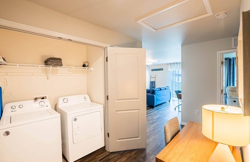 Jacarandas House | Relax and unwind in sunny Cape Coral!