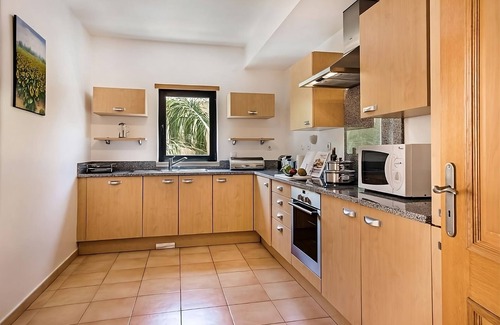Praia da Luz Hotel | Relax and Unwind! Modern 1BR Unit with Kitchen, Free Parking, 3 Onsite Pool!