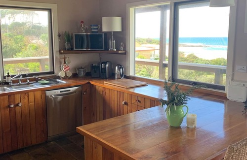 Skenes Creek House | *Relax and unwind - ocean views, pet-friendly, walk to the beach, unlimited wifi