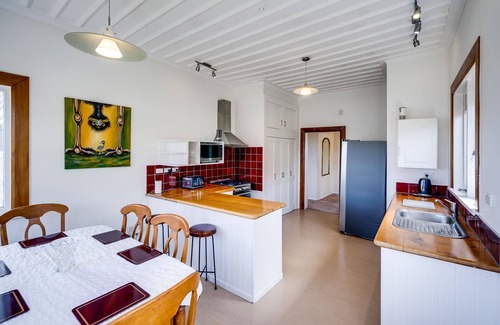 Hospital Hill House | Relax At Poolside - Napier Holiday Home