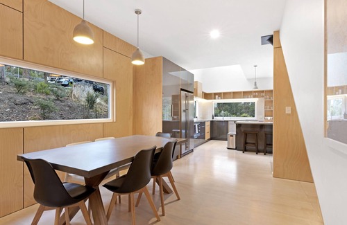 Ridgeway House | Relax at Ridgeway - Native Bushland Views