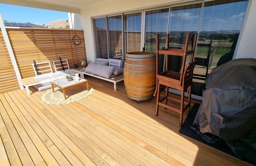 Normanville House | Relax at The Bunker - Normanville. Great views, modern and spacious.