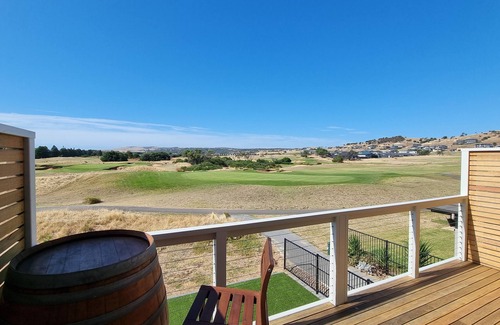 Normanville House | Relax at The Bunker - Normanville. Great views, modern and spacious.