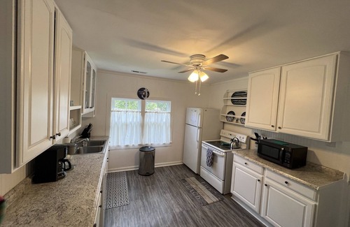 Coinjock House | Relax at this beautiful Historic Intracoastal Waterlily Cottage + Game Room