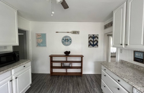 Coinjock House | Relax at this beautiful Historic Intracoastal Waterlily Cottage + Game Room