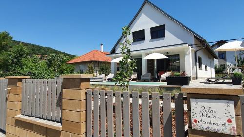 Balatonfured Apartment | Relax Balaton Apartmanok