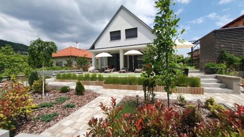 Balatonfured Apartment | Relax Balaton Apartmanok