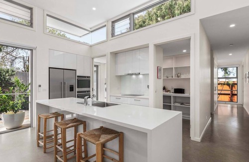 Barwon Heads House | Relax by the River Barwon Heads Coastal Escape