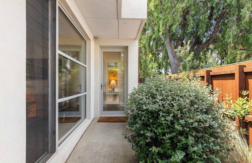 Barwon Heads House | Relax by the River Barwon Heads Coastal Escape