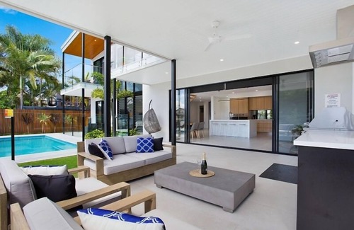 Broadbeach House | Relax, Chill, Enjoy and Luxury all comes in this Property!