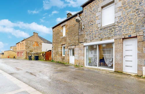 Saint-Etienne-en-Cogles House | Relax in this cozy and functional house in an ideal location for excursions.