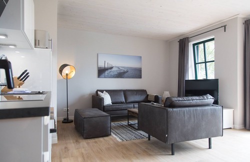 Dornum Apartment | "Relax in the charming Gulfhof Dreybült vacation apartment in Neßmersiel!"