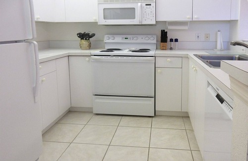 South Island Condo | Relax In The Sunshine! Lovely 2B/2B Vacation Condo w/All Weather Lanai, Walk To Beach, Resort Pool!