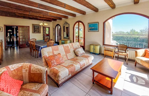 Bouzigues House | Relax in this vacation home surrounded by pine forests and a wonderful view of the Etang de Thau.