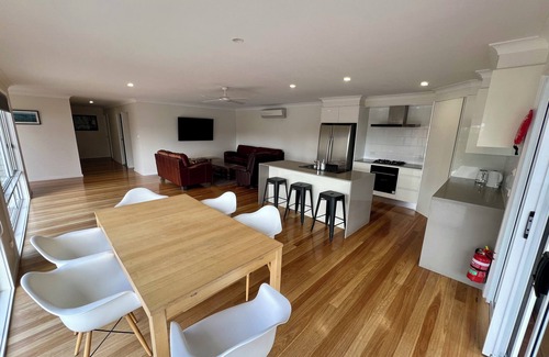 Malua Bay House | Relax @Malua bay - family and pet friendly, 350m to the beach