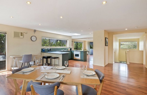 Kapiti Coast House | Relax on Queens - Waikanae Beach Holiday Home