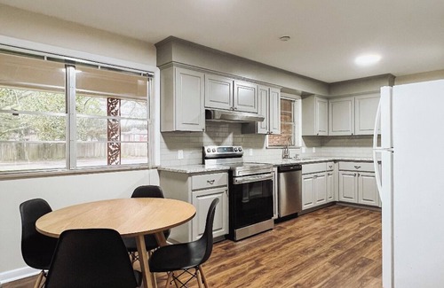 Highlands - Perkins House | Relax & Refresh– Family-Friendly, Ping Pong, Walk to LSU Stadium