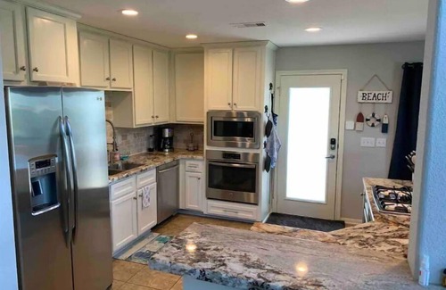 Galveston Apartment | RELAX & REFRESH in an amazing house by the bay.