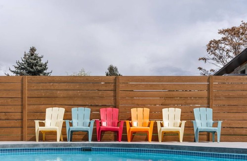South Pandosy House | Relax, Sip & Stay: Pool, Hot Tub, Bar, Close to DT