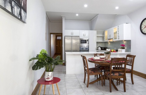 Adelaide Central Business District House | Relax & unwind , parking , wifi