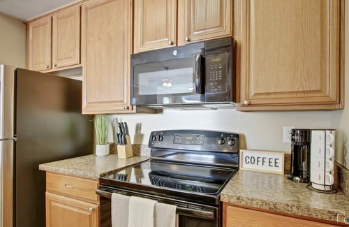 The Colony Apartment | Relax & Unwind! Pool, Hot Tub & Gym Near Grandscape, Legacy West, and Frisco!