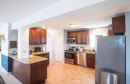 White Stone House | Relax Waterfront Hot Tub, Game Room, Frisbee Golf