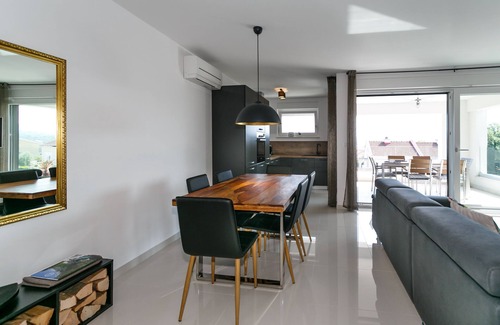 Vantacici Apartment | Relax with a view of the sea !