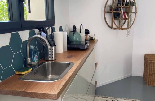Saint-Martin-de-Londres Apartment | Relaxation bubble with Jacuzzi