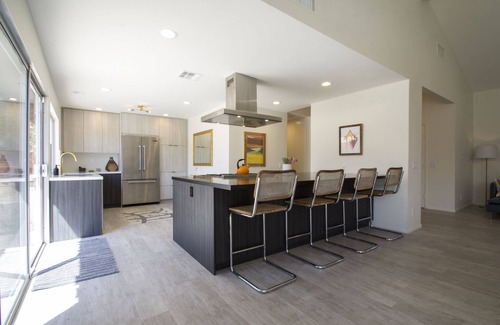 Sonora Sunrise House | Relaxation, Mountain Views, ECO upgrades, Design, Saltwater Pool/Spa!