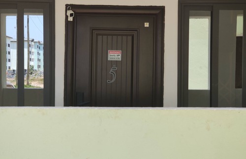 Tema Condo | Relaxation Redefined- Cozy General Vacation Condo, near Palace Mall Comm 26,Tema