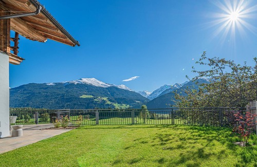 Schonbach Apartment | Relaxed time out with terrace, garden and sauna