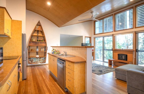 Vincentia House | Relaxed Coastal Retreat Just Steps from the Beach