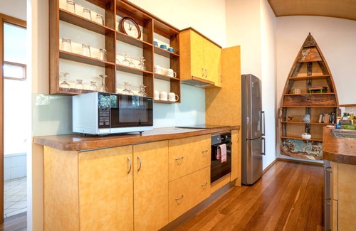 Vincentia House | Relaxed Coastal Retreat Just Steps from the Beach