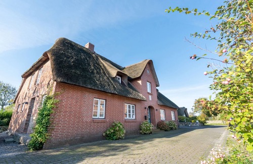 Oldsum House | "Relaxed days at Reethus Glücklicher Matthias: Your vacation in Oldsum!"