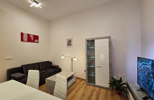 Ljubljana Old Town Apartment | Relaxed escape in the old town - App Sviti Tour As