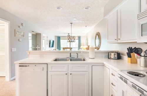 Pawleys Island Condo | Relaxing 2BD True Blue Golf Resort 4 Pools & Spas, Large Balcony, 3 min to Beach