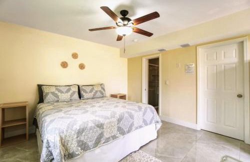 Central Fort Lauderdale Apartment | Relaxing 3 Bedroom House-Close to Beaches and Airport!