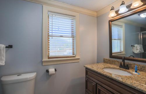 Gatlinburg Ski Chalet | Relaxing 3BR Cottage 1 mile to Main st attractions Views