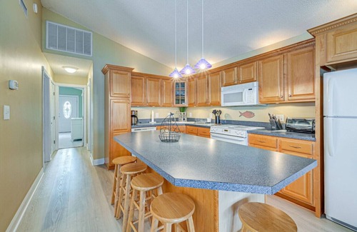 Chocowinity House | Relaxing 4 BR River Getaway w/Boat Dock!
