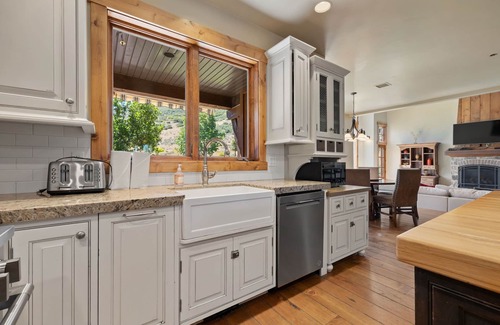 Park City House | Relaxing 9,900 sqft 8B Rustic Estate on 40 acre Private Ranch with 2 Hot Tubs
