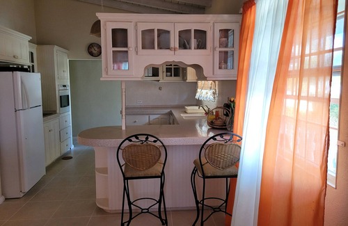Atlantic Shores Apartment | Relaxing, Amazing beach, pool, Cheap cars, quiet area, surfers paradise 2