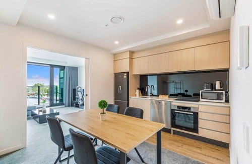 Mount Eden Apartment | Relaxing Apt. Steps from Eden Park | Zodiak Stays