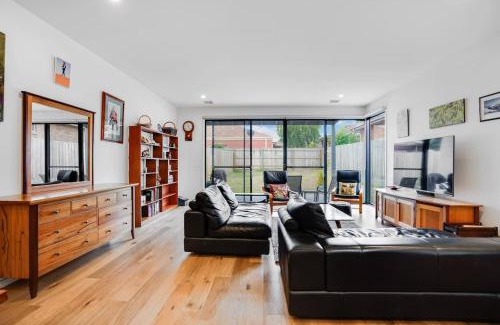 Bentleigh House | Relaxing Bentleigh Executive Family Getaway