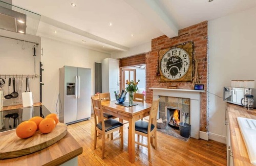 Shifnal Apartment | Relaxing countryside retreat with hot tub and views