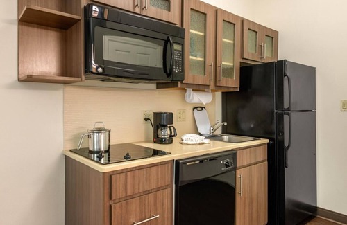 Biggar Hotel | Relaxing Couple Stay w/Outdoor Pool | Free Parking and Pets Allowed