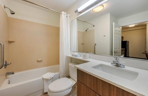 Biggar Hotel | Relaxing Couple Stay w/Outdoor Pool | Free Parking and Pets Allowed
