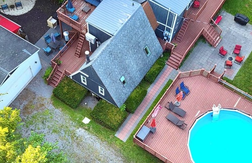 Findlay Ski Chalet | Relaxing, Cozy and Secluded One Loft Bedroom A-Frame with Private Pool